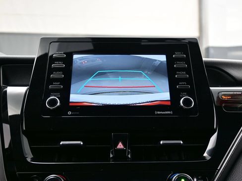 Used 2022 Toyota Camry LE FWD image 18
