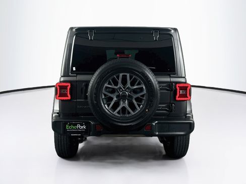 Used 2025 Jeep Wrangler Unlimited Sahara w/ Technology Group AWD/4WD image 7