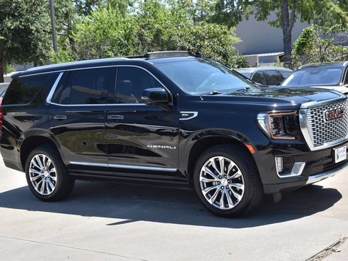 Used 2023 GMC Yukon Denali w/ LPO, Floor Liner Package AWD/4WD image 5
