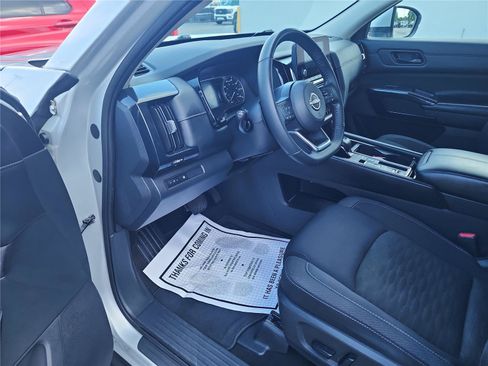 Used 2024 Nissan Pathfinder SV FWD image 16