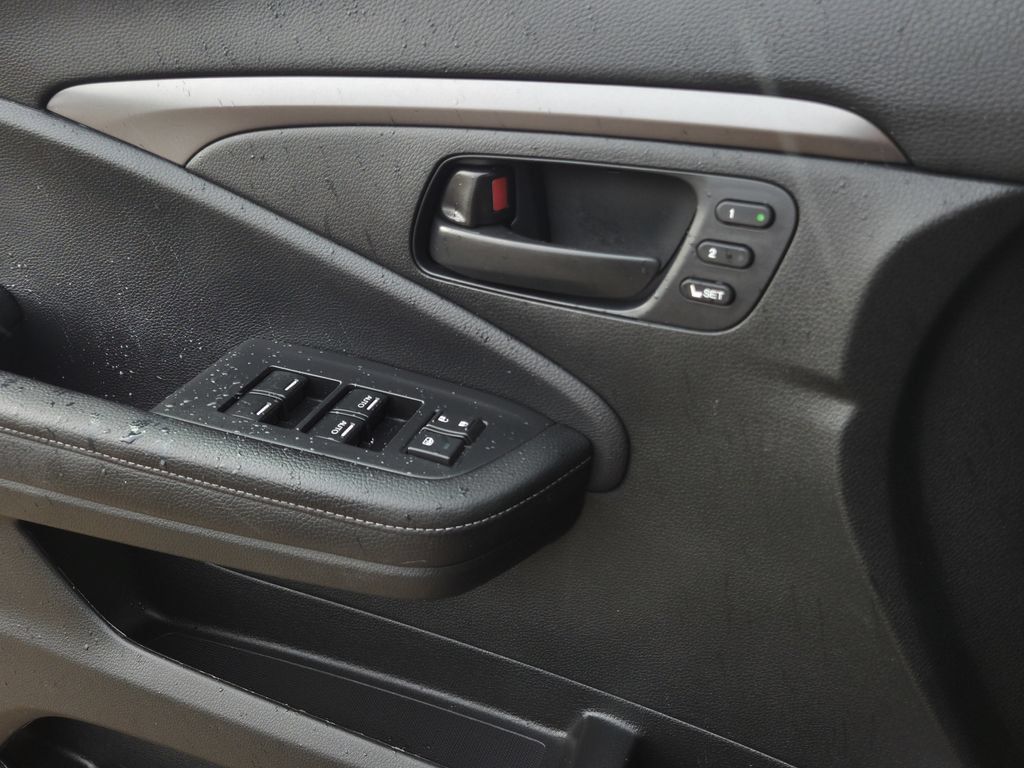 Certified 2025 Honda Passport EX-L image 18