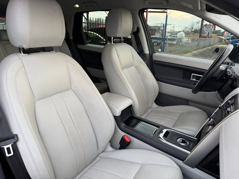 Used 2019 Land Rover Discovery Sport SE image 38