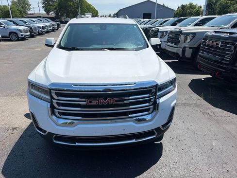 Used 2023 GMC Acadia SLT w/ Preferred Package FWD image 3