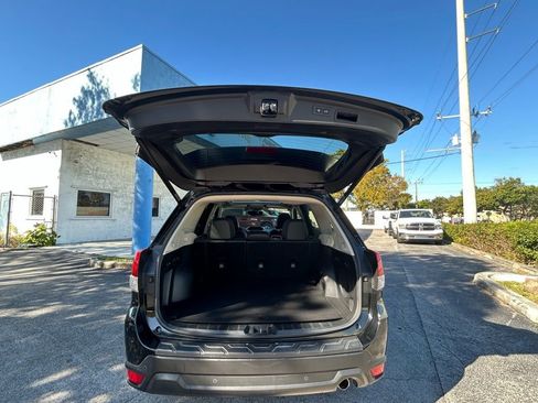 Used 2020 Subaru Forester Limited image 40
