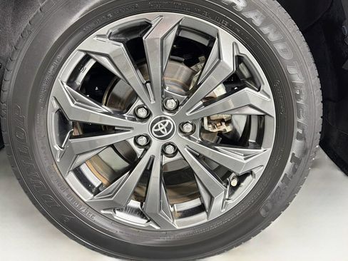 Used 2023 Toyota RAV4 XLE Premium AWD/4WD image 32