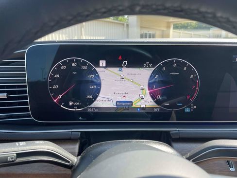 Used 2025 Mercedes-Benz GLS 450 4MATIC image 30