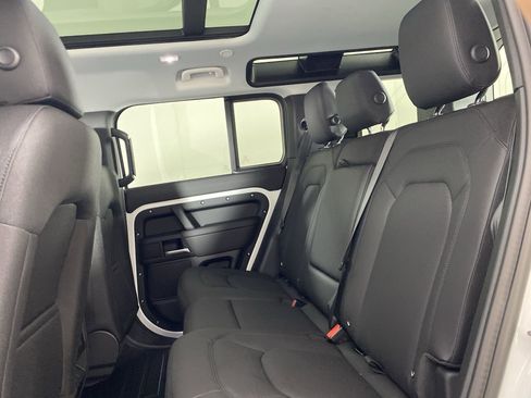 Used 2025 Land Rover Defender 110 S image 19