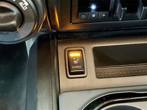 Used 2023 Nissan Titan SV w/ SV Convenience Package image 20