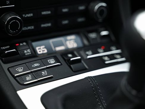 Certified 2024 Porsche 718 Boxster image 38