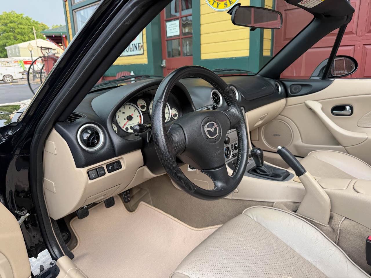 Used 2004 MAZDA MX-5 Miata LS RWD image 21