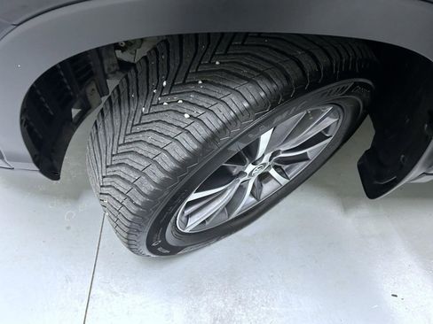 Used 2019 Toyota Highlander XLE image 24