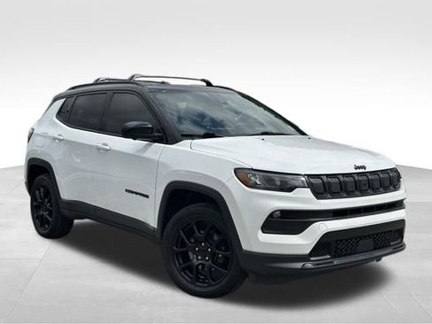 Used 2022 Jeep Compass Latitude w/ Sun and Sound Group AWD/4WD image 1
