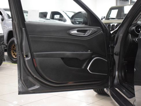 Used 2021 Alfa Romeo Giulia Sprint w/ Nero Edizione image 27