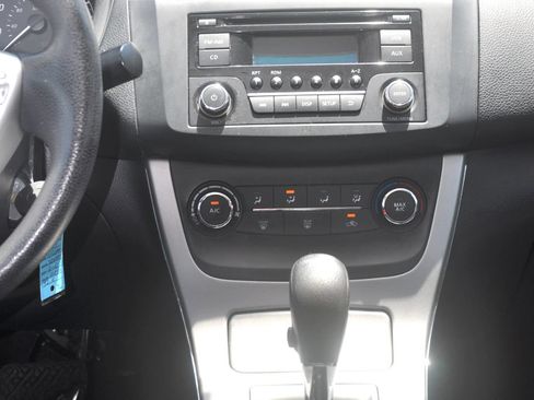 Used 2015 Nissan Sentra SV FWD image 18