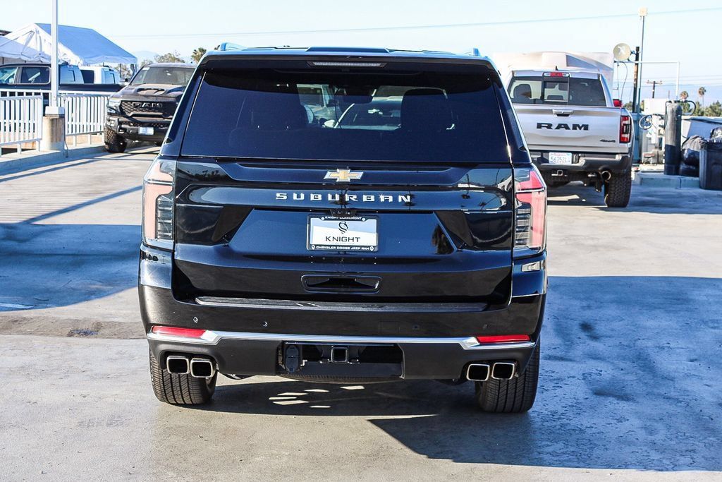Used 2025 Chevrolet Suburban High Country AWD/4WD image 8