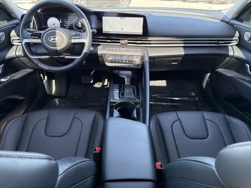 Certified 2025 Hyundai Elantra Limited image 12