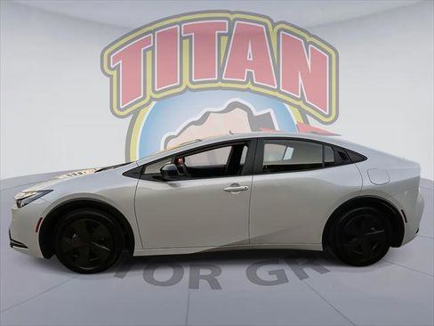 Used 2024 Toyota Prius Prime SE image 2