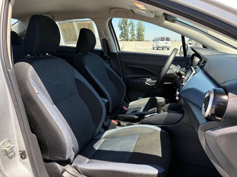 Used 2025 Nissan Versa SV FWD image 33