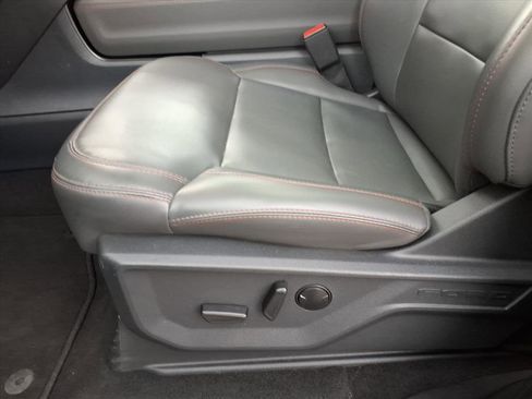 Certified 2025 Ford Expedition Active AWD/4WD image 11