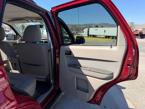 Used 2011 Ford Escape XLT w/ 201A Rapid Spec Order Code AWD/4WD image 19