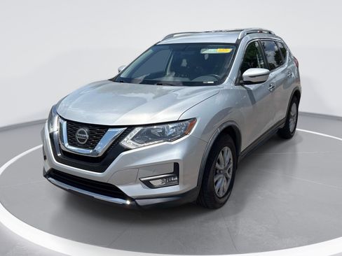 Used 2018 Nissan Rogue SV FWD image 3