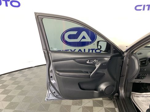 Used 2019 Nissan Rogue SL FWD image 13