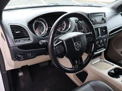 Used 2017 Dodge Grand Caravan SXT image 14