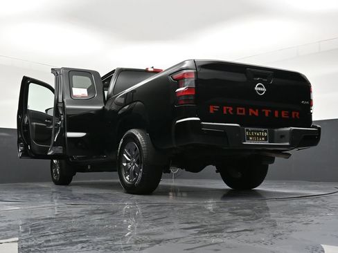 Used 2025 Nissan Frontier SV image 36