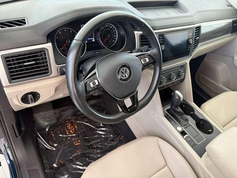 Used 2020 Volkswagen Atlas SE w/ Panoramic Sunroof Package FWD image 4