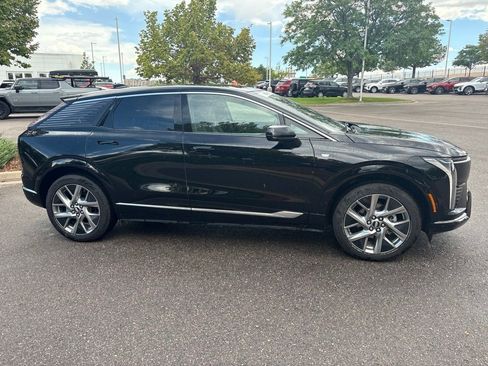 Certified 2025 Cadillac Optiq Luxury 2 w/ LPO, Floor Liner Package AWD/4WD image 8