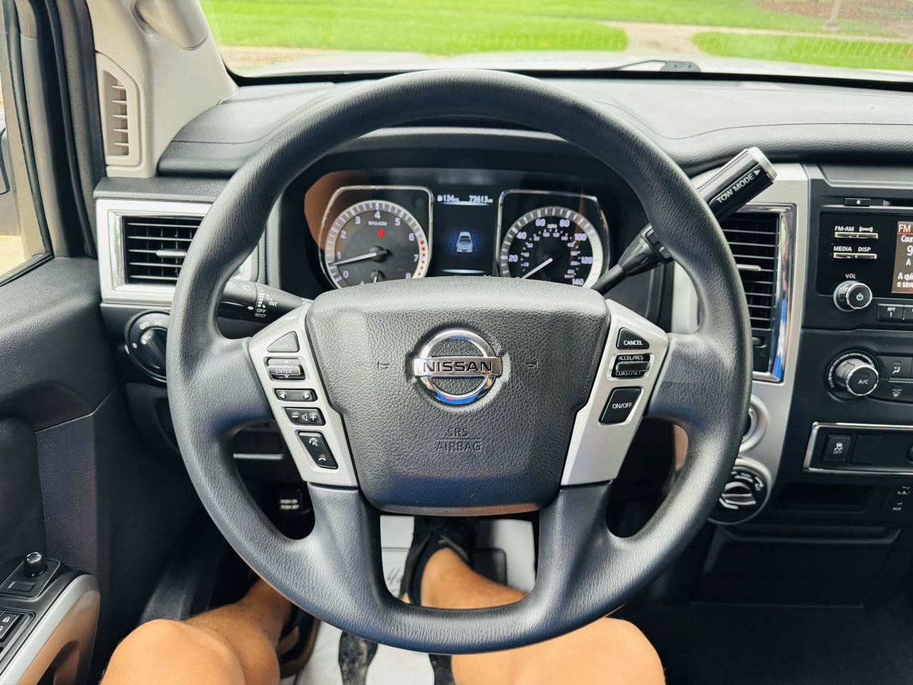 Used 2018 Nissan Titan SV AWD/4WD image 13