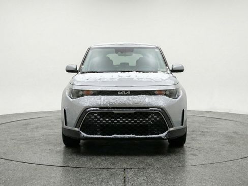 Used 2025 Kia Soul LX w/ LX Technology Package FWD image 2