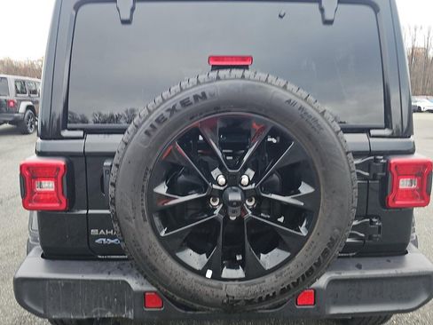 Used 2025 Jeep Wrangler Unlimited Sahara image 5