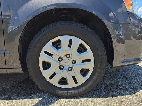 Used 2019 Dodge Grand Caravan SE FWD image 11