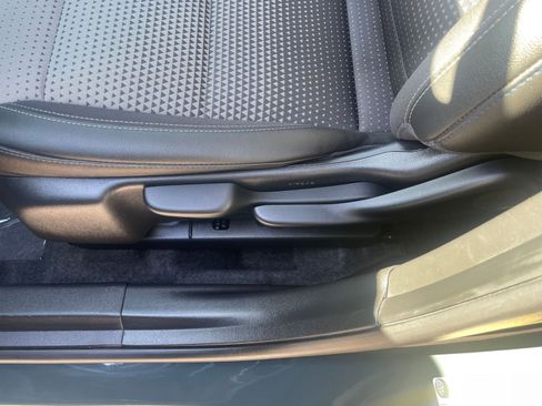 Used 2025 Chevrolet Trax LT image 23