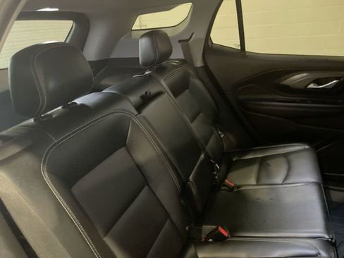 Used 2023 GMC Terrain SLT image 15