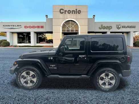 Used 2018 Jeep Wrangler Sahara w/ Connectivity Group AWD/4WD image 6