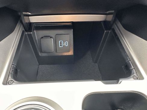 Used 2023 Ford Explorer XLT w/ Equipment Group 202A AWD/4WD image 26
