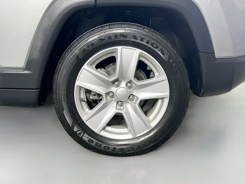 Used 2022 Jeep Compass Latitude w/ Convenience Group FWD image 29