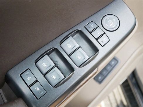 Used 2020 Chevrolet Suburban LT w/ Luxury Package image 13