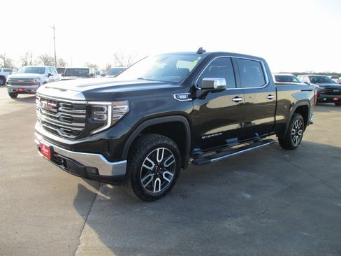 Certified 2022 GMC Sierra 1500 SLT w/ SLT Convenience Package image 10
