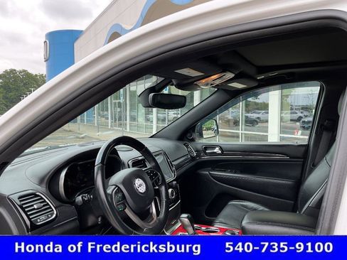 Used 2019 Jeep Grand Cherokee Overland AWD/4WD image 30