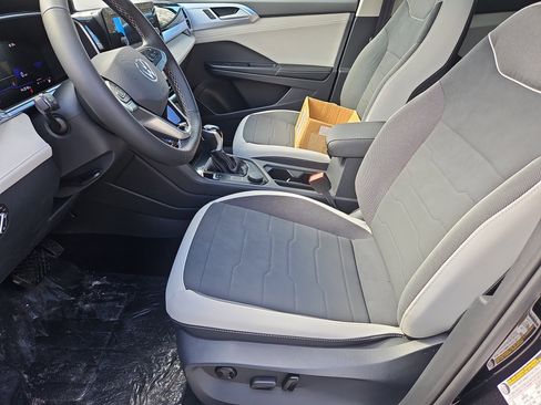 New 2026 Volkswagen Taos SE image 18