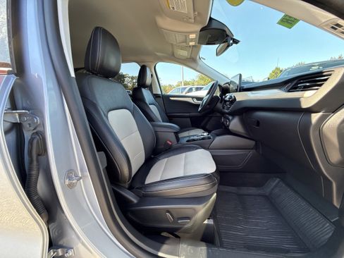 Certified 2022 Ford Escape Titanium w/ Titanium Elite Package image 11