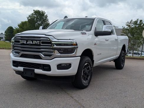 Used 2026 RAM 2500 Laramie AWD/4WD image 1