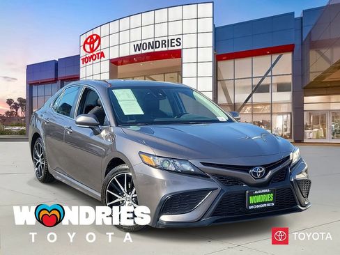 Used 2024 Toyota Camry SE image 1