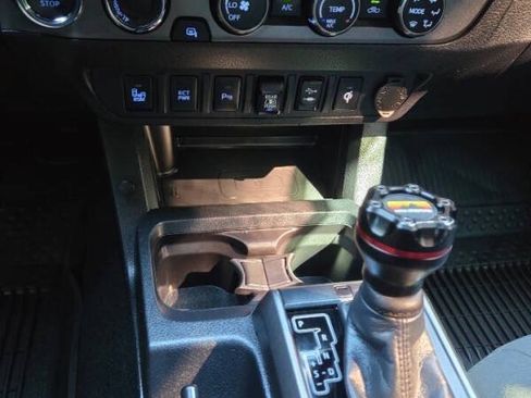 Used 2019 Toyota Tacoma TRD Off-Road w/ Technology Package AWD/4WD image 20