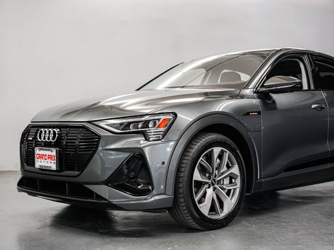 Used 2021 Audi e-tron Premium Plus w/ Premium Plus Package AWD/4WD image 39