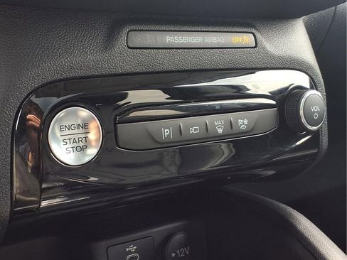 Used 2024 Ford Escape SE w/ PHEV Premium Package FWD image 9