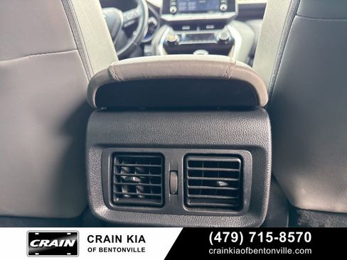 Used 2022 Toyota Venza XLE AWD/4WD image 7